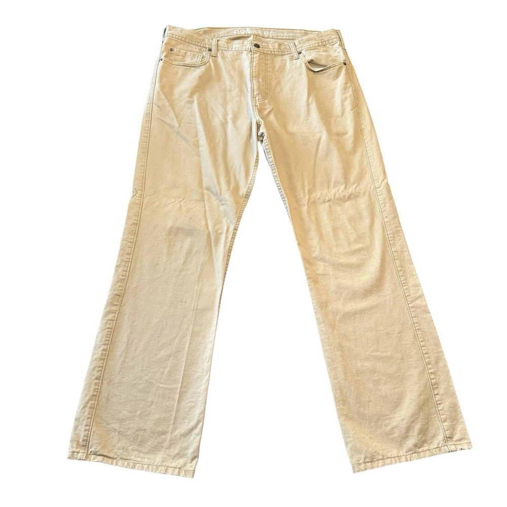 Dockers D3 Classic Fit Mens Tan Khaki Pants 38x32 100% Cotton Five Pocket Casual